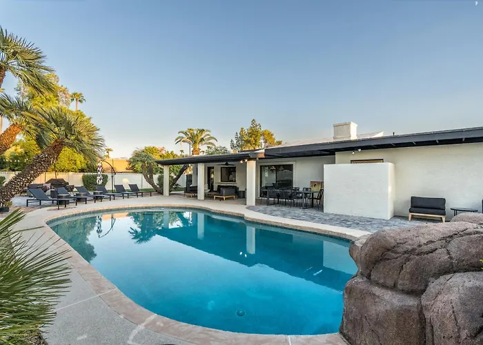 Exciting Backyard Entertainment And Close To Exclusive Golf Courses At La Quinta Del Sol *