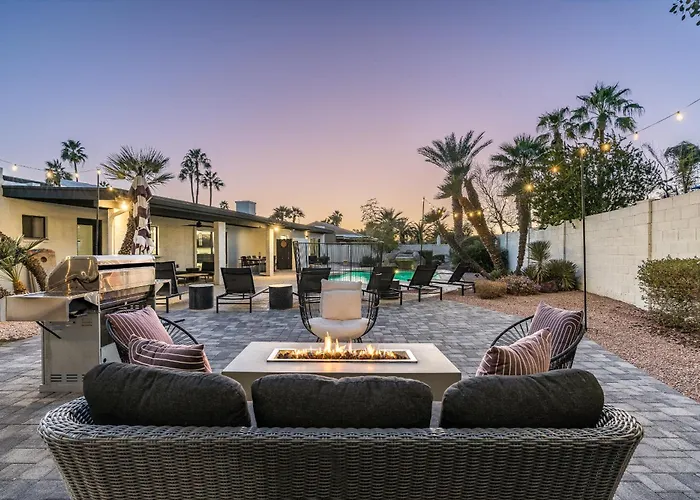 Exciting Backyard Entertainment And Close To Exclusive Golf Courses At La Quinta Del Sol