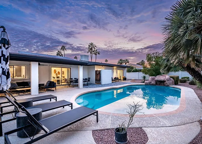 Exciting Backyard Entertainment And Close To Exclusive Golf Courses At La Quinta Del Sol *